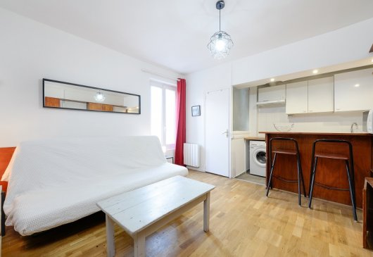 Furnished studio near the metro