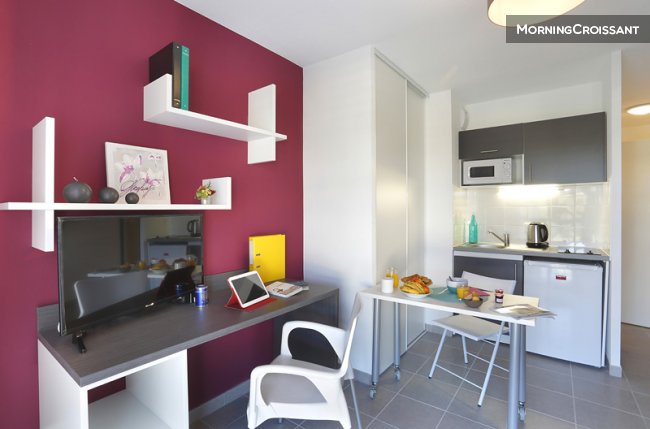 Studio in a quiet area near center