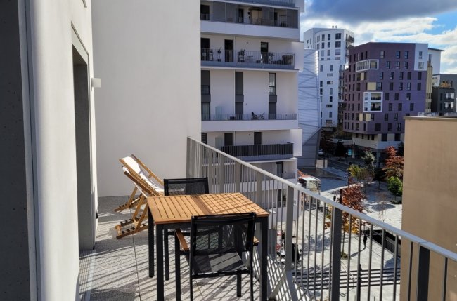 Lovely 2bedroom flat ideal location