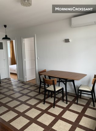 Charming and airy 3 BR  flat w/ A/C