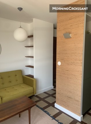 Charming and airy 3 BR  flat w/ A/C