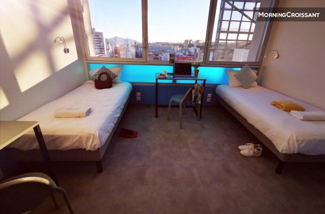 Furnished studio in residence