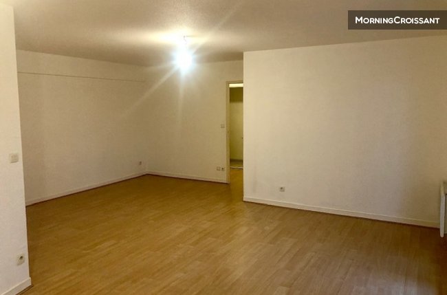 Quiet apartment facing the park