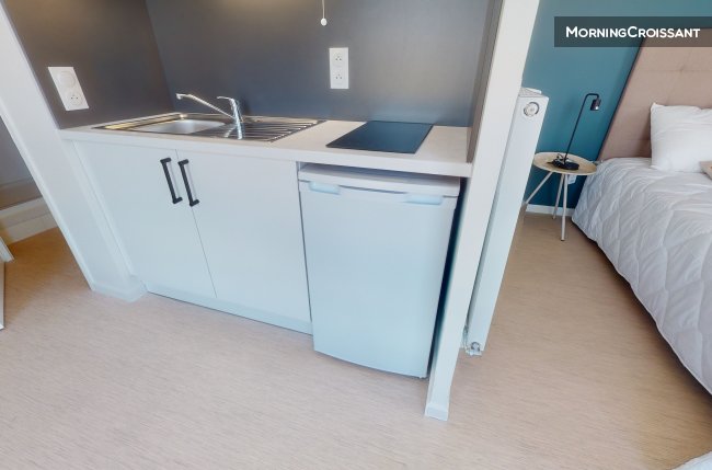 Furnished and equipped studio