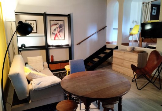Large studio s/courtyard and garden