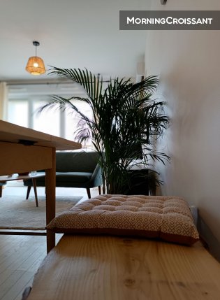 Asana room in shared apartment in C