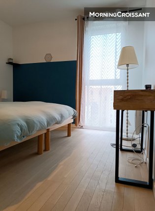 Asana room in shared apartment in C