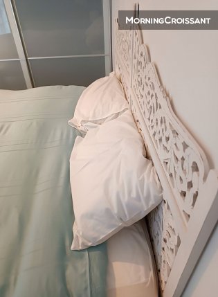 Asana room in shared apartment in C