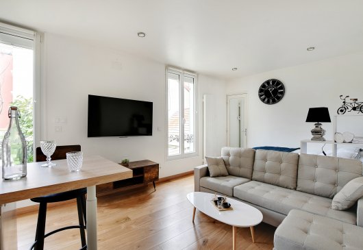 Beautiful studio near M° & Paris