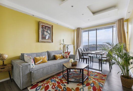Chic and spacious flat with parking