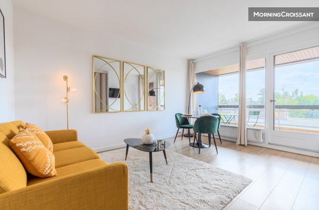 Nice & cozy equipped flat + balcony