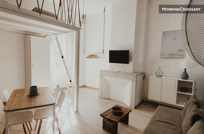 Old Port furnished Studio