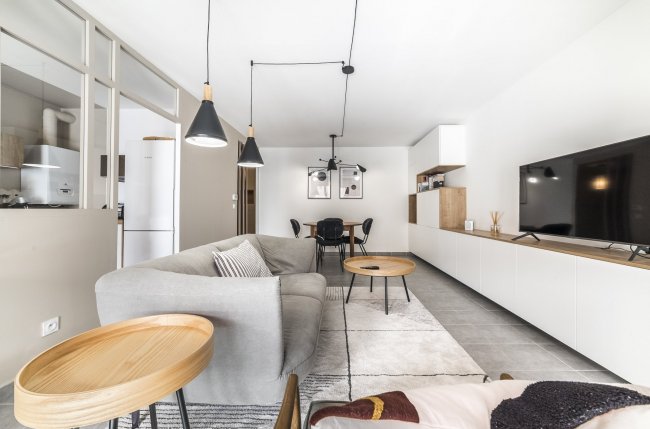 74 M2- Standing in the City Centre