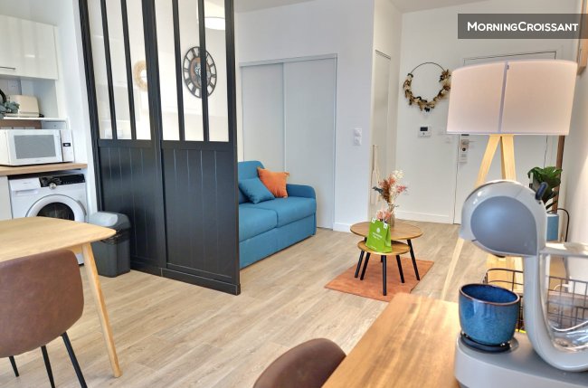 Large studio in residence