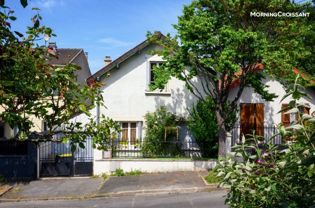 Large room near Paris