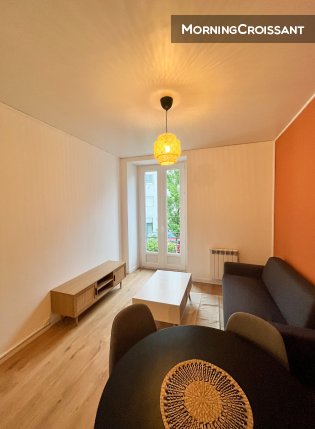 Furnished 2 room flat refurbished