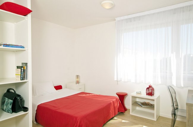 Fully-equipped studio in residence