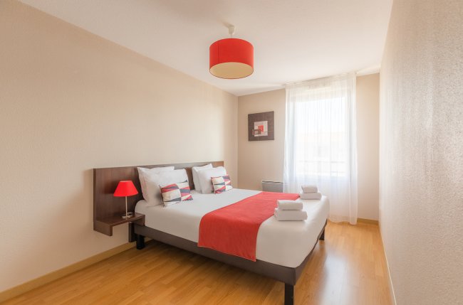 Beautiful 1BR flat with services