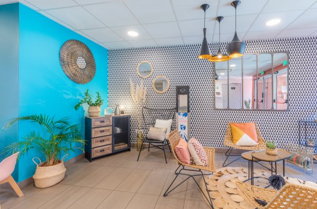 Beautiful 1BR flat with services