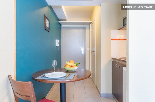 Nice T1 with hotel services