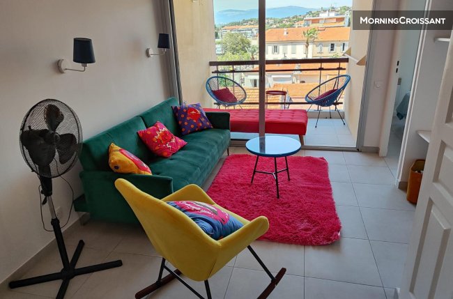 Seafront, swimming pool, parking