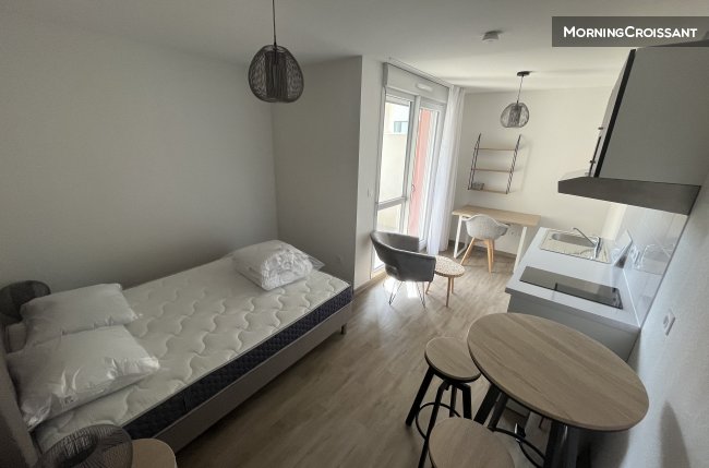 Large studio with balcony