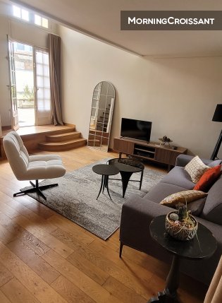 Central maisonette with parking