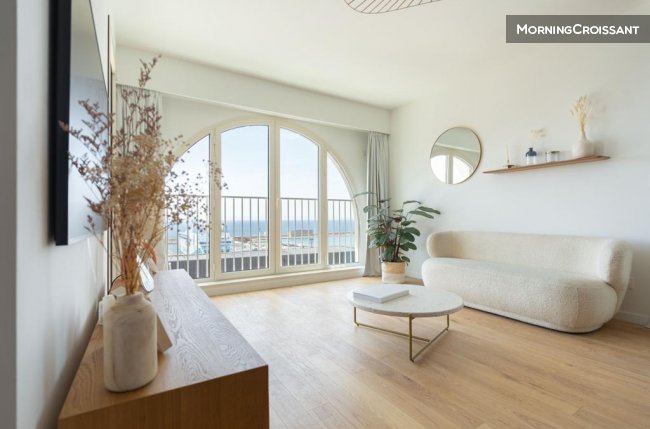 Superb seafront flat