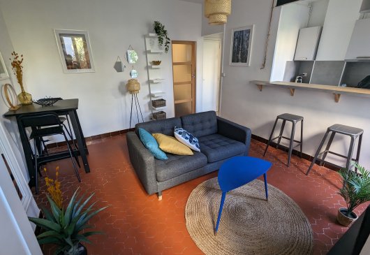 Attractive 2-room flat in Longchamp