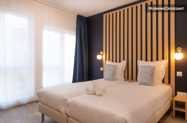 Studio with twin beds