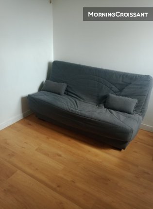 Furnished studio in residence
