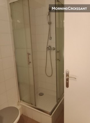 Furnished studio in residence