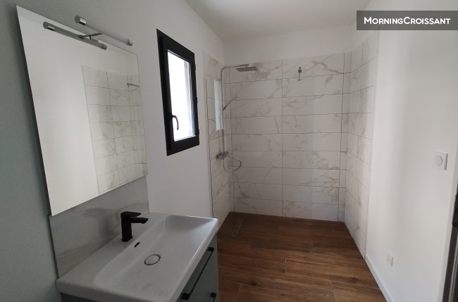 Shared flat -room  private Bathroom