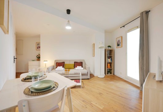 Modern studio flat in La Défense