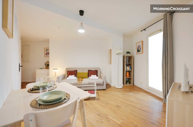 Modern studio flat in La Défense