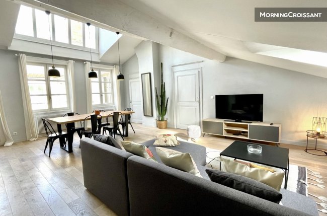 Spacious and bright nest