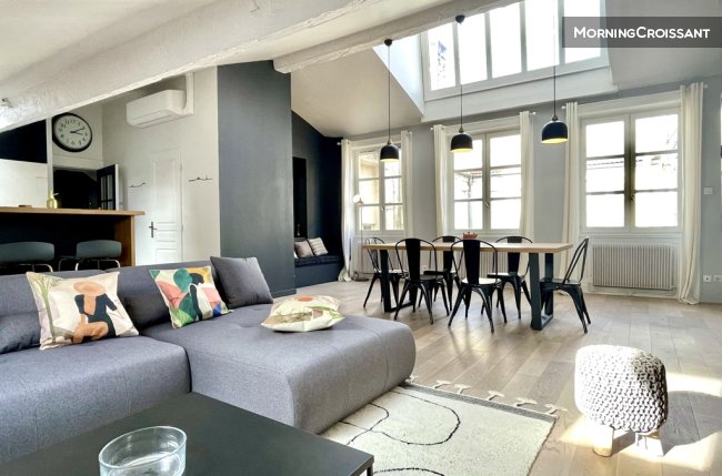 Spacious and bright nest