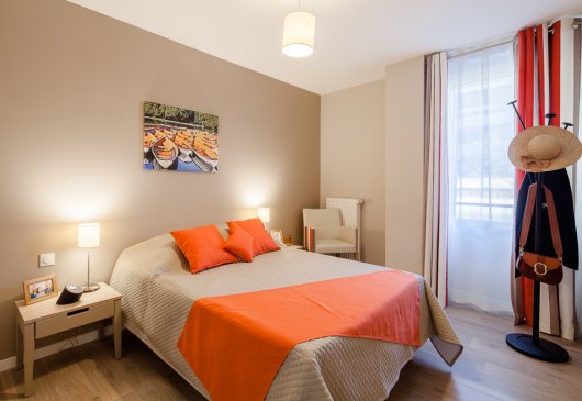 T2 in a quiet residence in Suresnes
