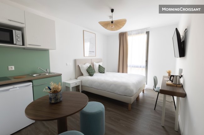 Furnished studio in residence