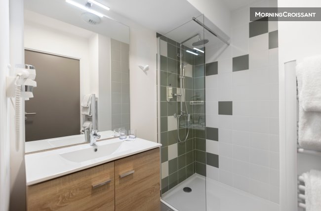 Furnished studio in residence