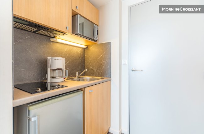 Beautiful studio w/ hotel services