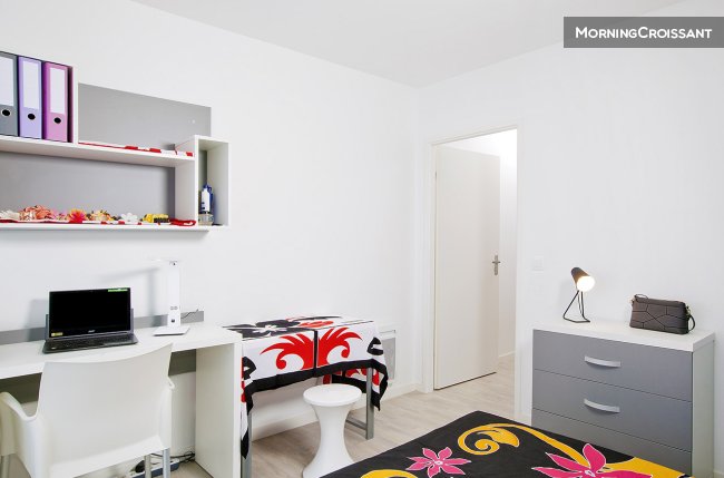 Furnished studio in residence