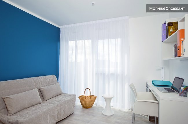 Furnished studio in residence