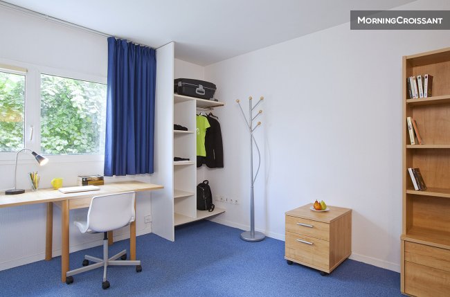 Furnished studio in residence