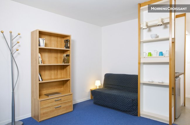 Furnished studio in residence