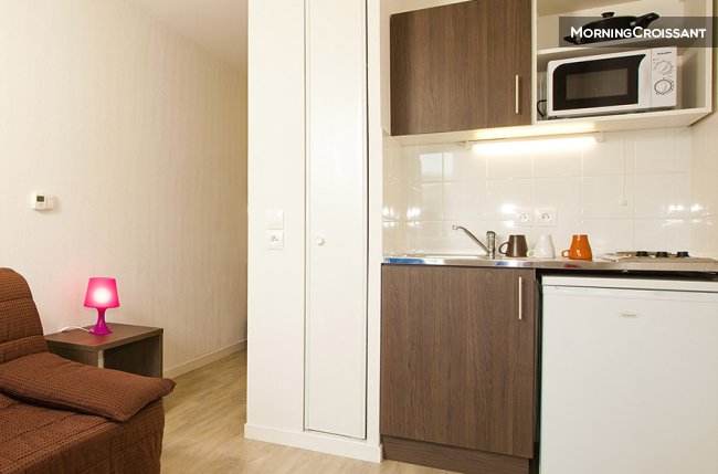 Furnished studio in residence