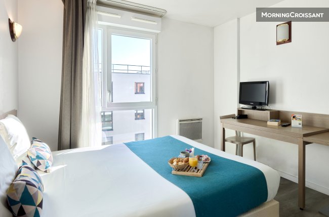 Studio double bed in residence
