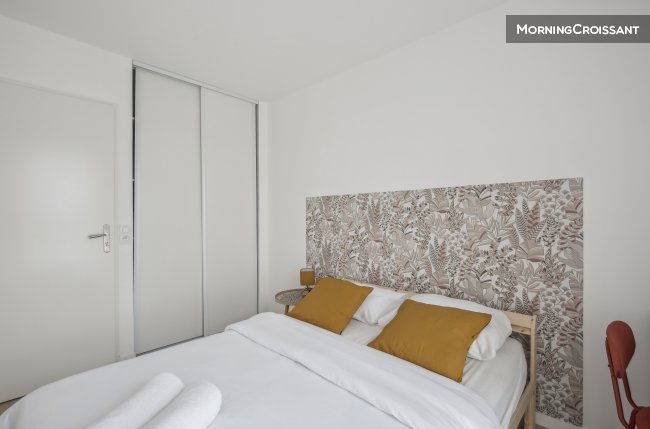Chic and spacious apart with parkin