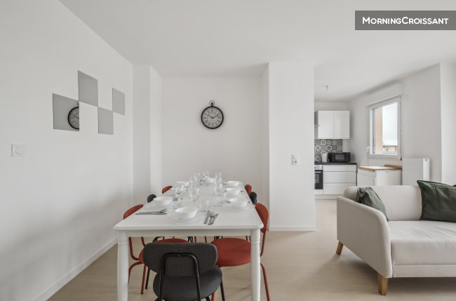 Chic and spacious apart with parkin