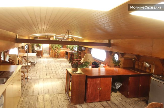 A romantic barge in Paris